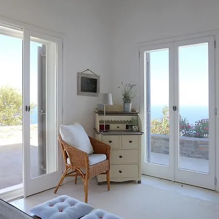 Manita Villa Ioulis